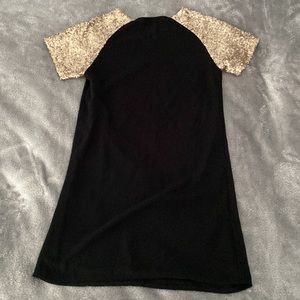 🔥Classic little black dress with a twist, gold sequin t-shirt sleeves